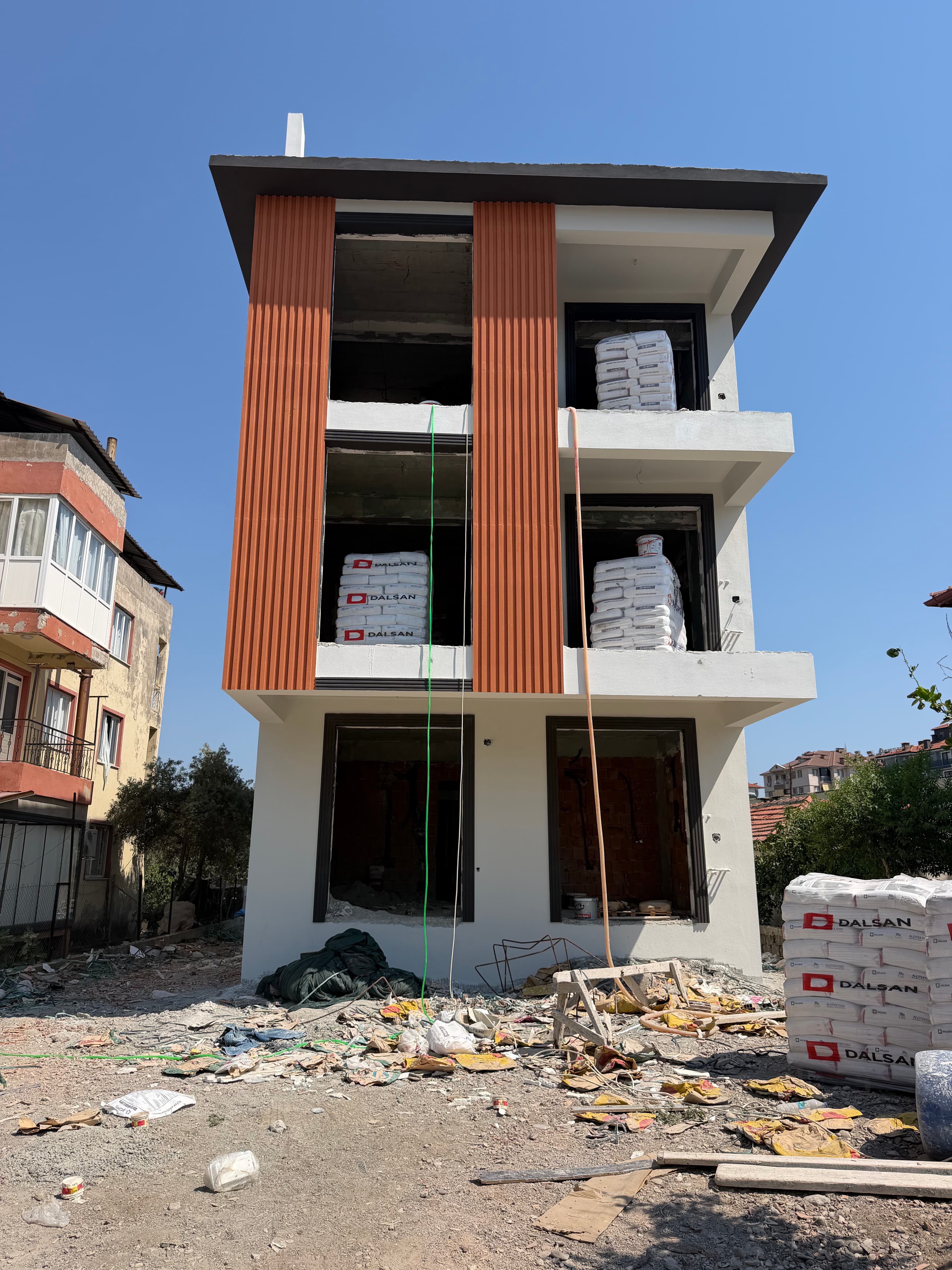 ORTACA CUMHURİYETTE SATILIK 1+1 DAİRELER